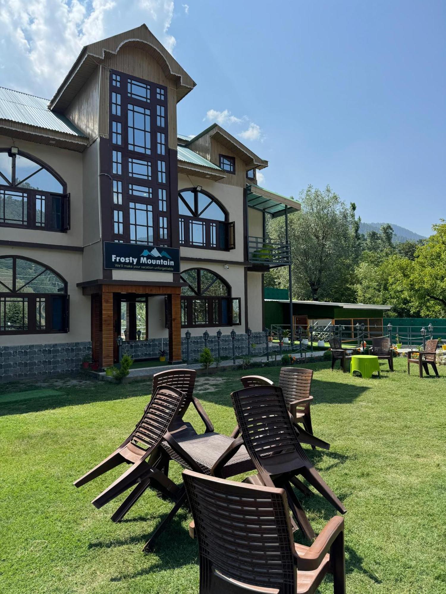 Frosty Mountain Resort Pahalgām Exterior foto